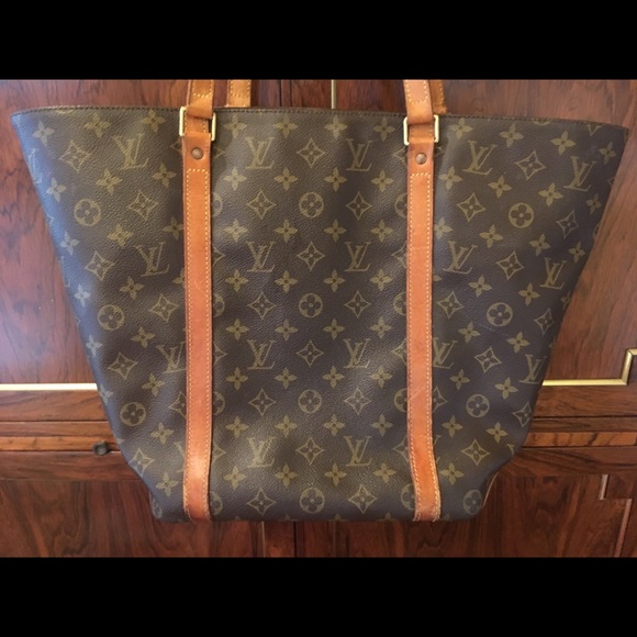 Louis Vuitton Large Shoulder Tote - Picture 6 of 6